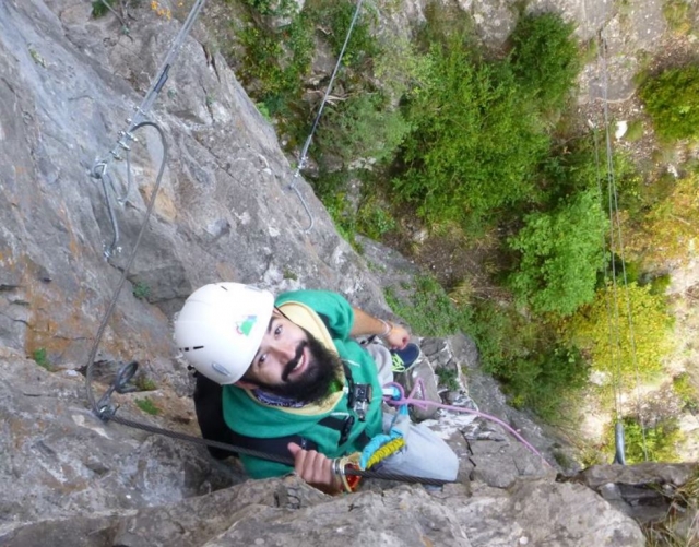  Weg vom Boden auf dem Klettersteig 